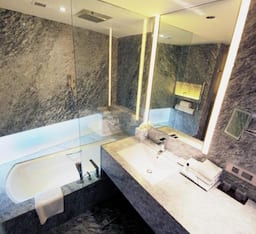 Superior Room City View King Bed